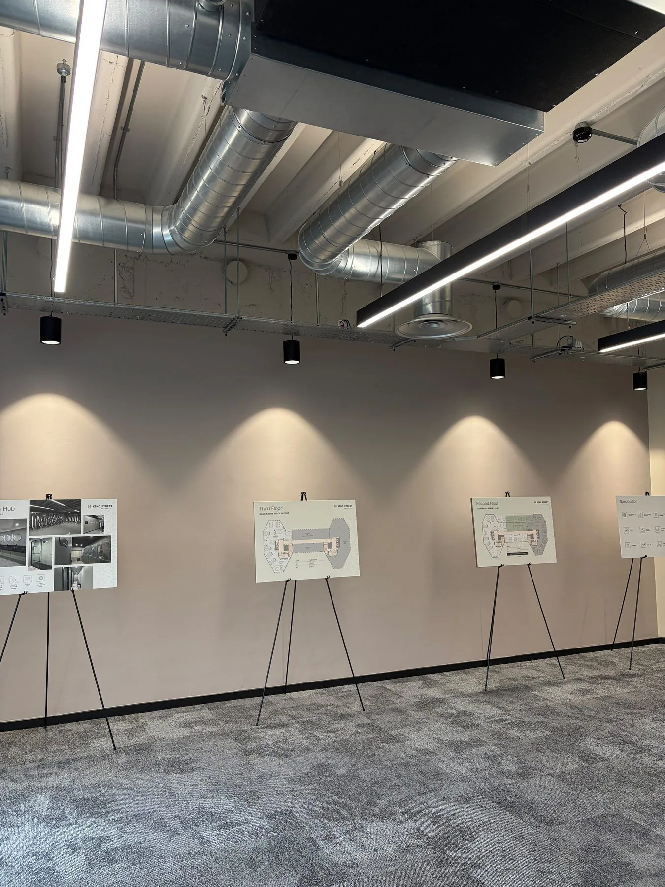 Warehouse & high bay lighting that cuts running costs.